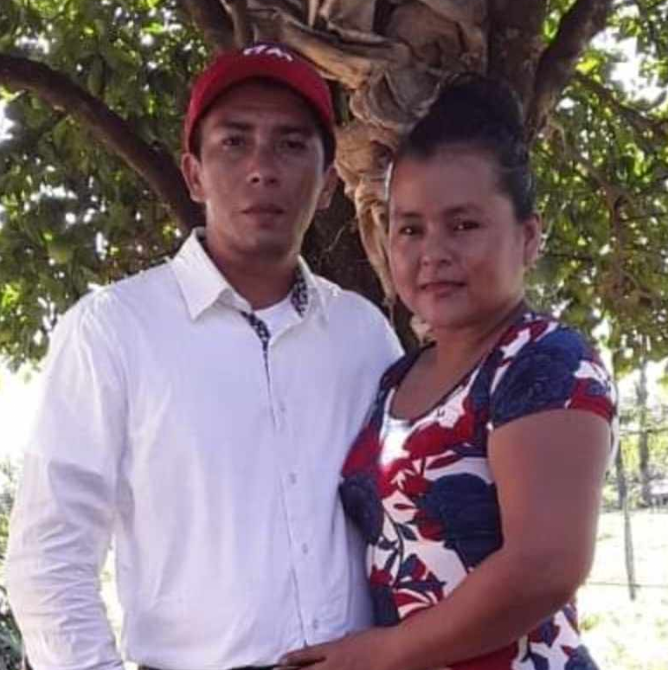 Efra�n D�vila and wife